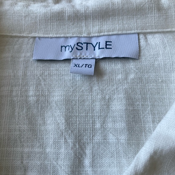 White blouse. Feels and looks like linen. - Picture 6 of 9